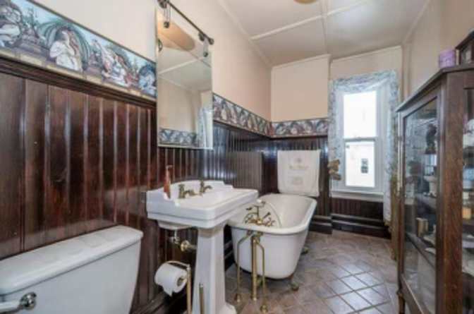 Craig R Harmaty's room