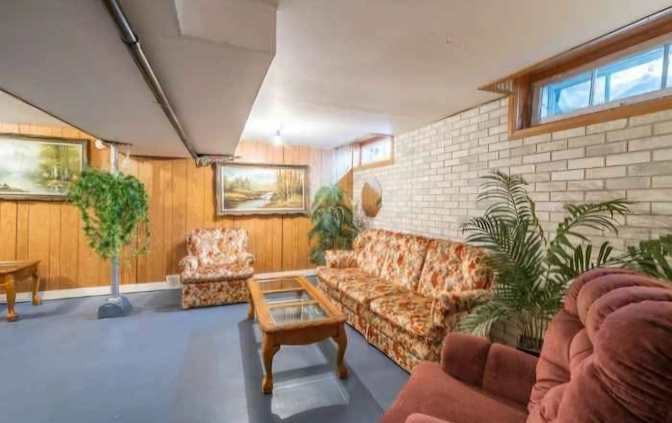 Maureen and Darlene's room