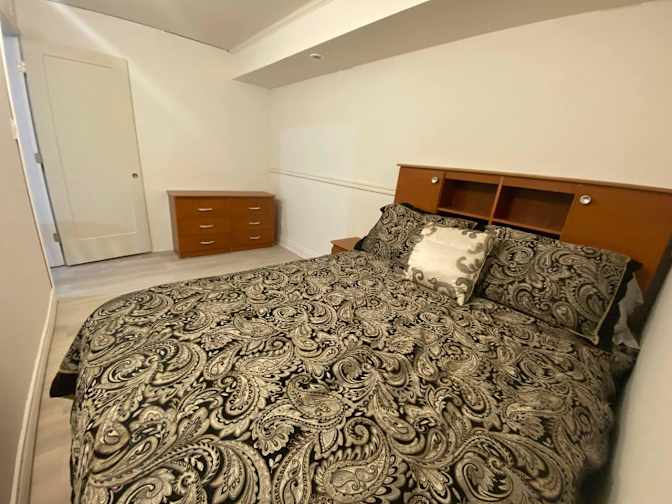 Rooms Available's room