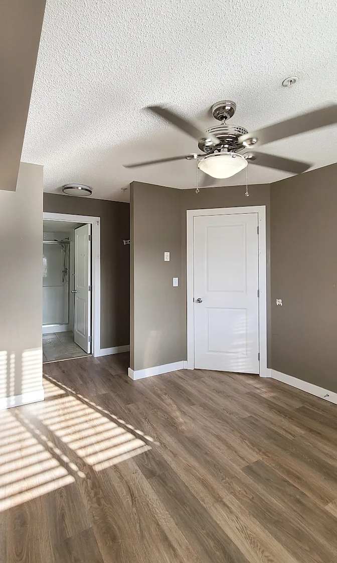 Quynh Huong Le's room