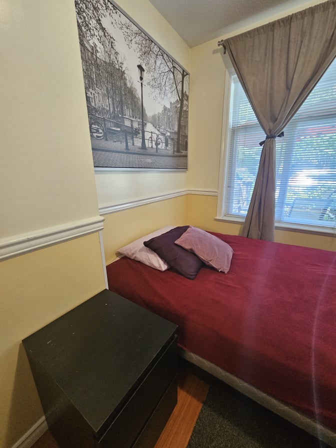 Abril Mendoza cordova's room