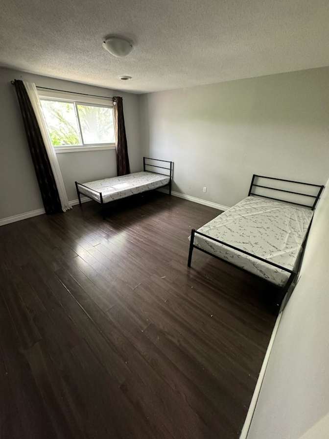 Kartik Khanna's room