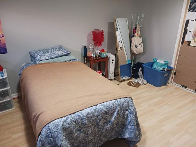 Ben, Savannah, Erin, and Kirsten's room