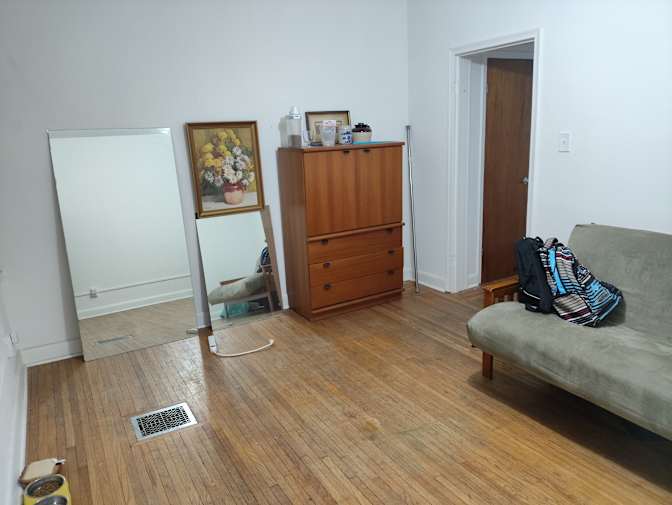 Viet Anh Nguyen's room