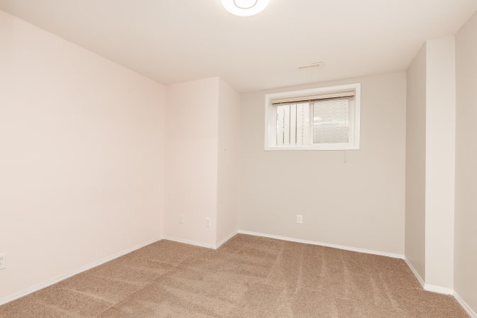 STUDENTS, INTERNS & YOUNG PROFESSIONALS's room