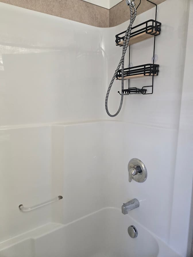 Laura KESSLER's room