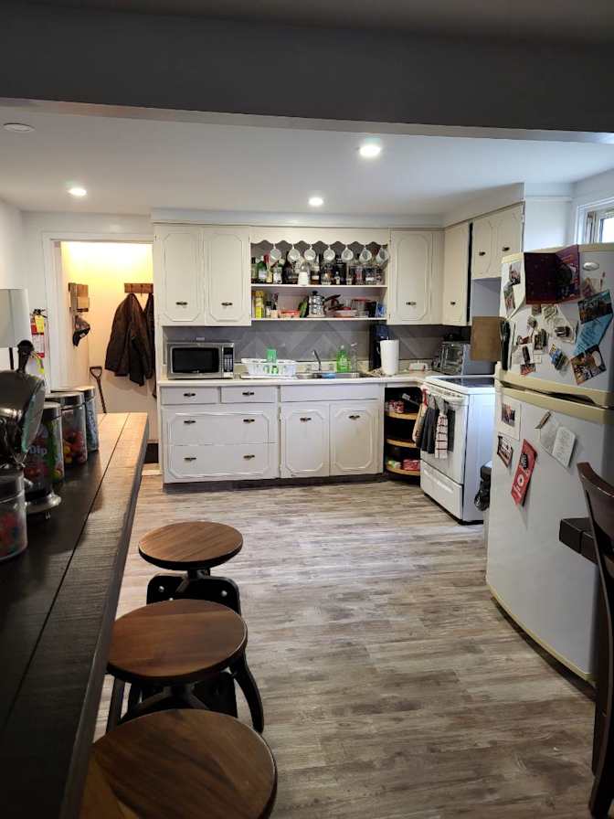 quinn hollohan's room