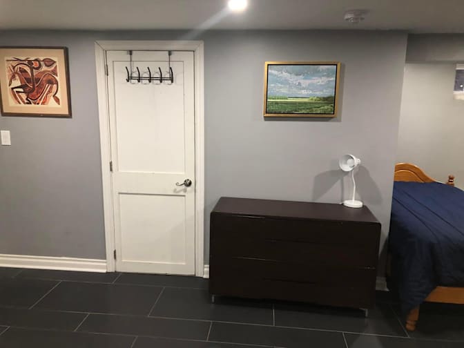 Yolah  slater's room