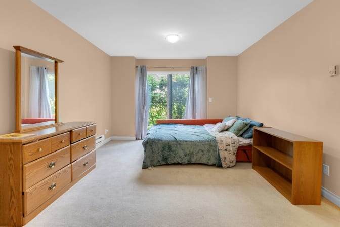 Fluer Muesco Reyes's room