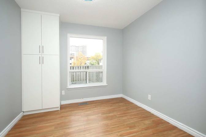 Tolobi Rental's room