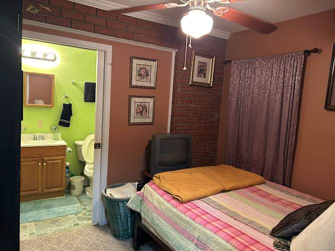 Private room to rent in share house Pineville Road,...
