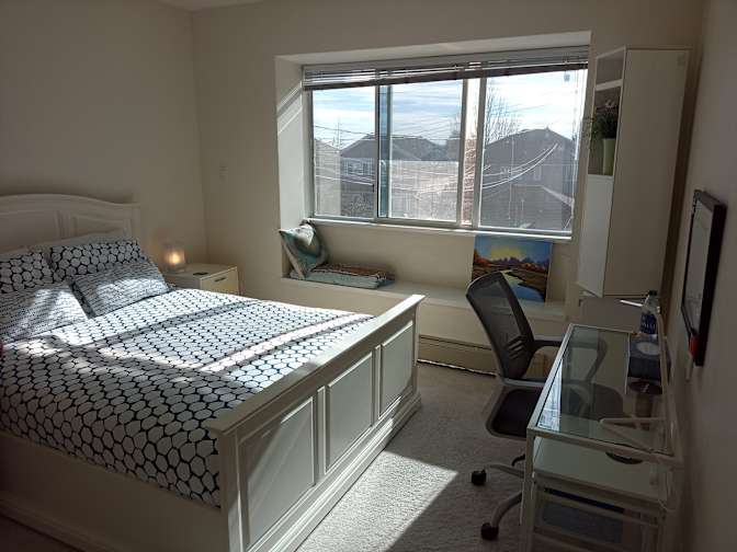 Cléo and Carl's room