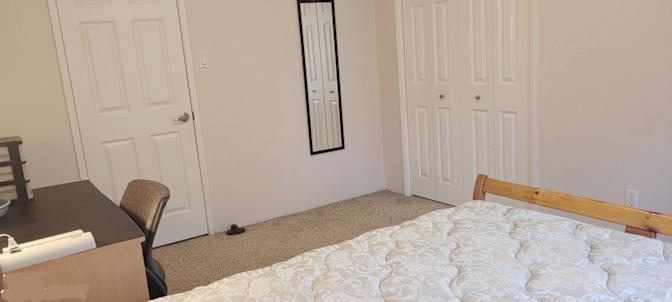 OFF Oak Bay Ave's room