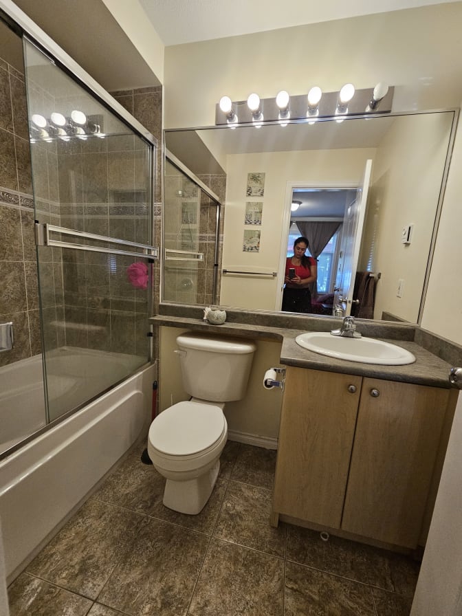 Abril Mendoza cordova's room