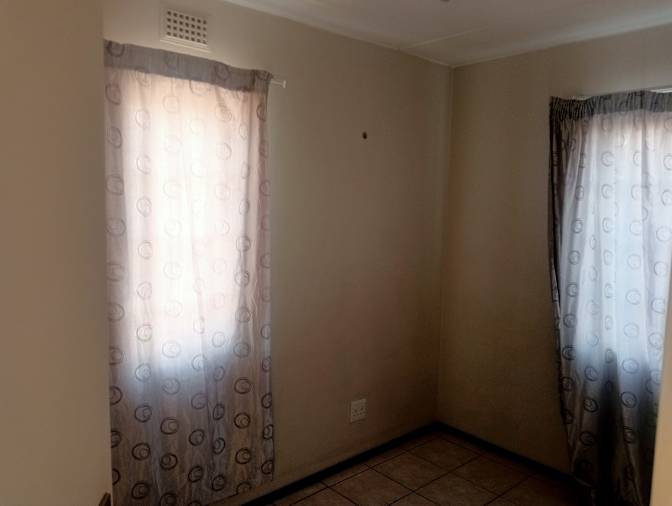 Photo of Johnny Mokhine's room