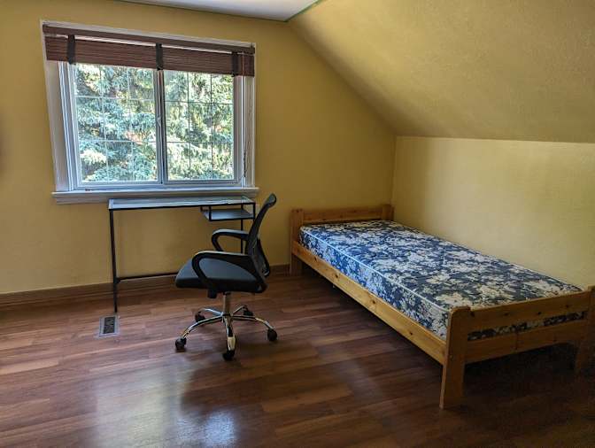 Photo of Ken's room