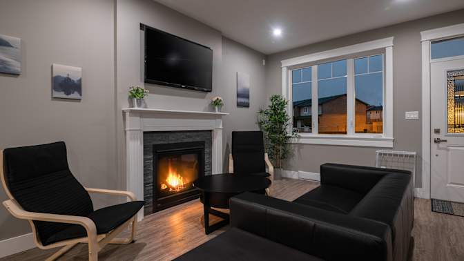 Student Housing by Sun Porch Homes Ltd.'s room