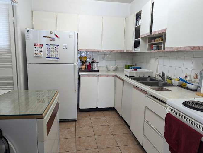 Furnished Room's room