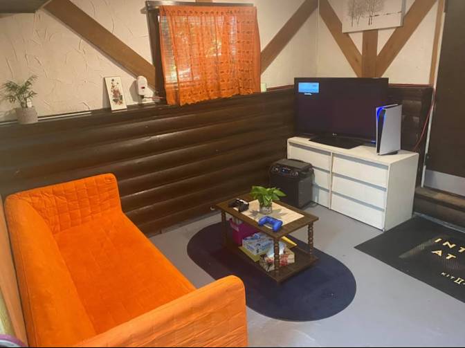 Photo of Hero's room