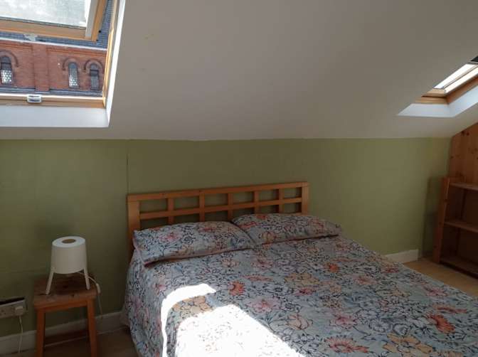 Photo of Des's room