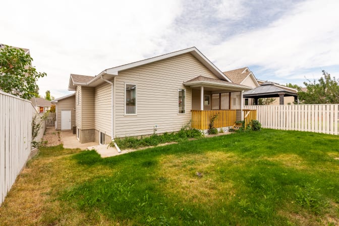 STUDENTS, INTERNS & YOUNG PROFESSIONALS's room