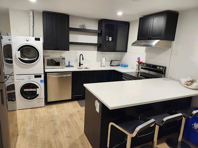 South Surrey - Grandview Heights's room