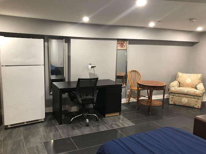 Yolah  slater's room