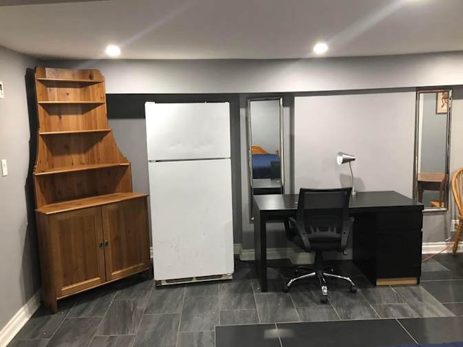 Yolah  slater's room