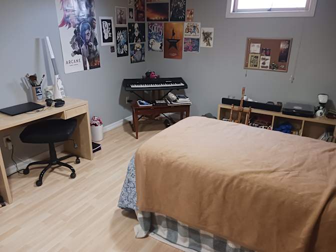 Ben, Savannah, Erin, and Kirsten's room