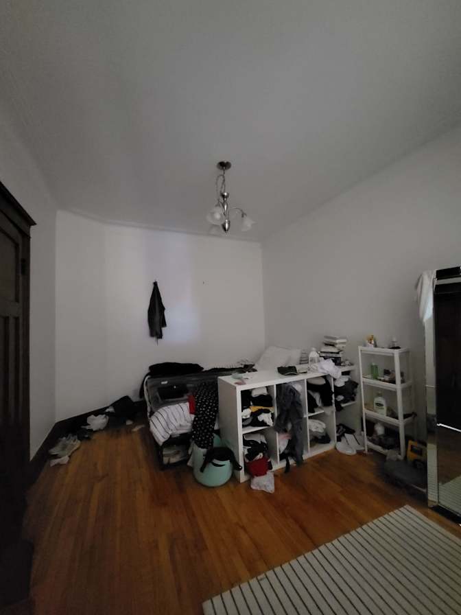 Andrea Alzate's room