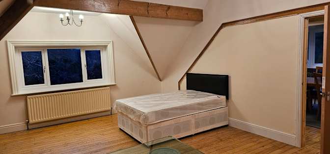 Photo of Ronnie Calope's room