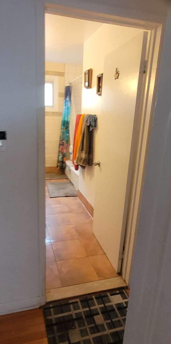 Rent Share At Ol' Doc Watson's room