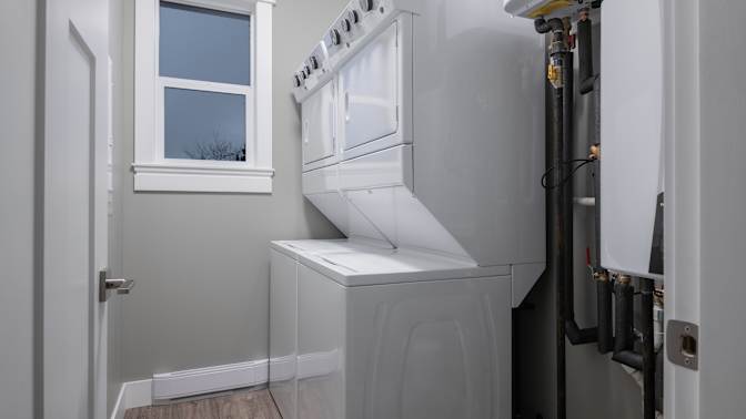 Student Housing by Sun Porch Homes Ltd.'s room