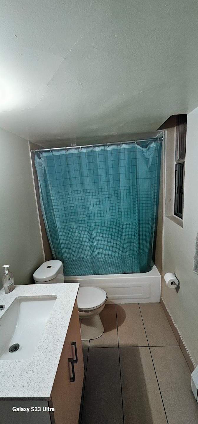 PABLO HERNANDEZ's room