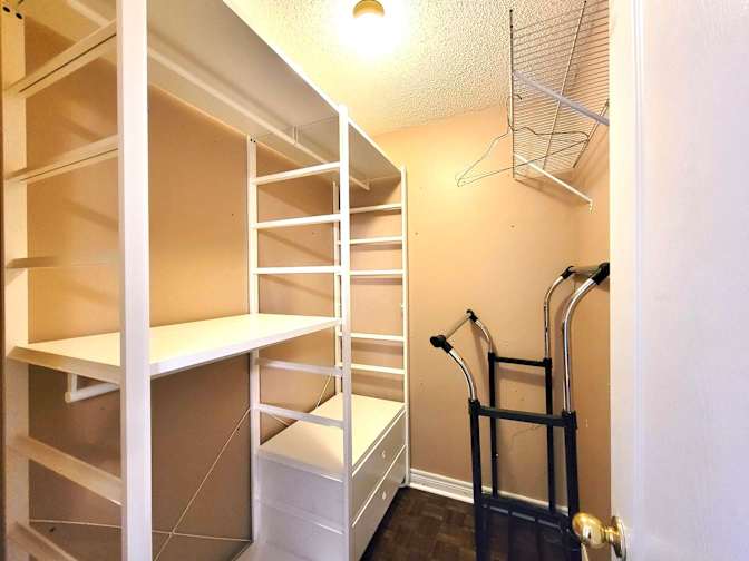 Ling Xiao Chen's room