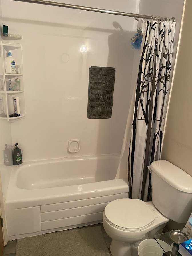 Lordines Jr Flores's room