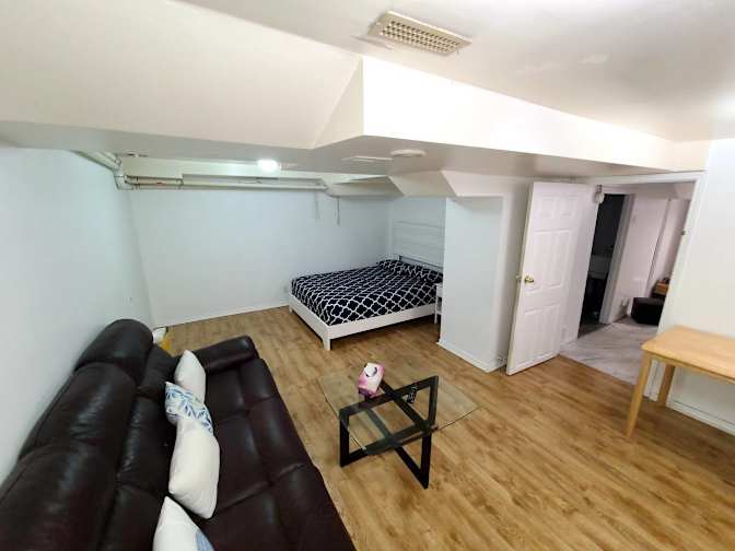 Mahyar Eslamipour's room