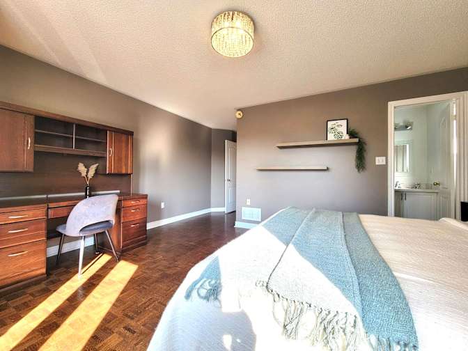 Ling Xiao Chen's room