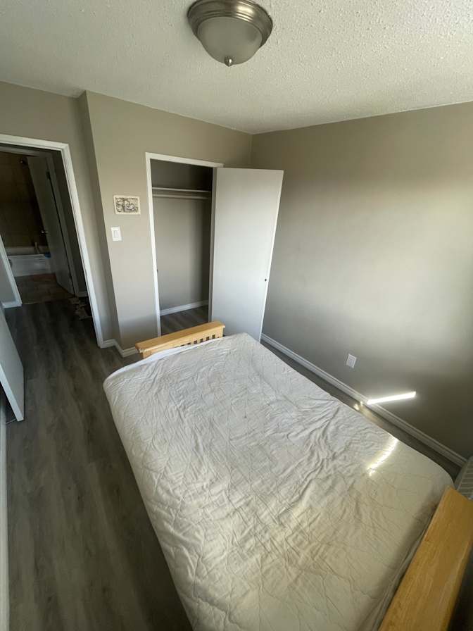 ROSIANNE BERTHELOT's room