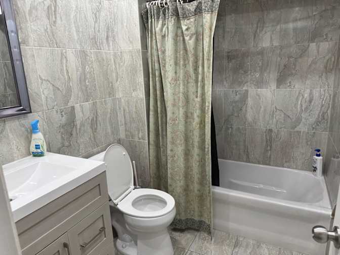 Sebi Bataglia's room