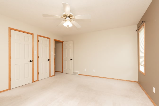 STUDENTS, INTERNS & YOUNG PROFESSIONALS's room