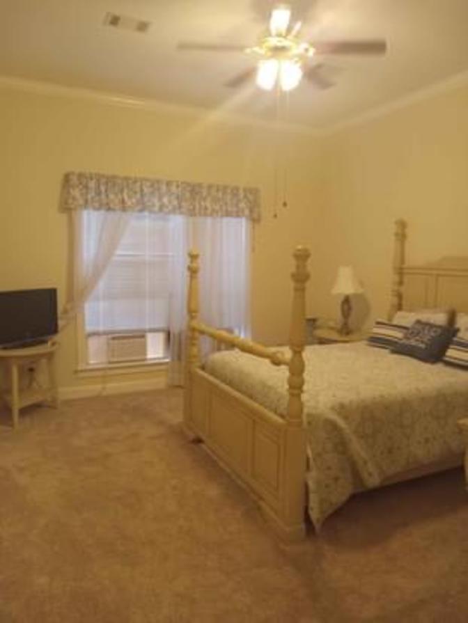 Private room to rent in share house Long Beach, Mis...