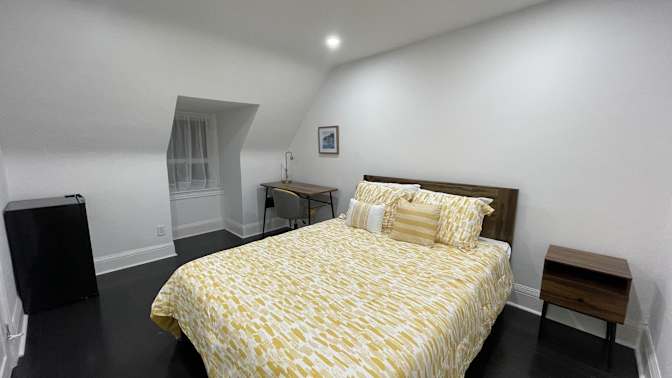 farnaz hosseini's room