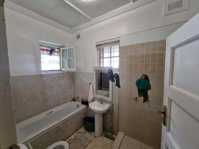 Photo of Guru Santillan's room