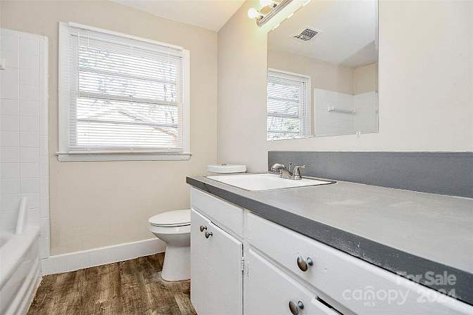 Photo of housearchnc's room