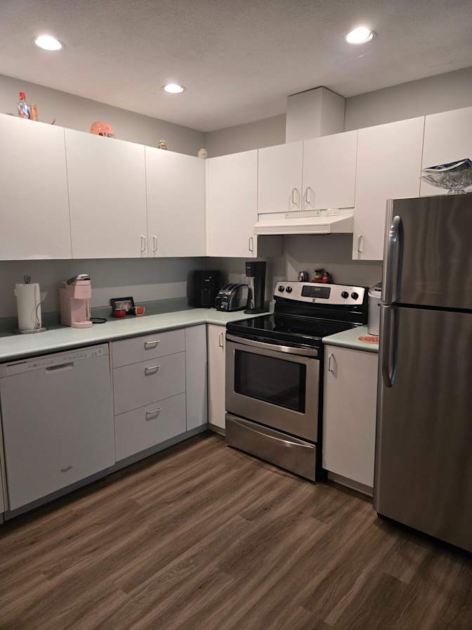 Lareina skolski's room