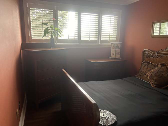 Leslie Scenna's room