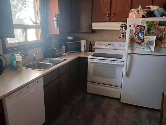 Ben, Savannah, Erin, and Kirsten's room