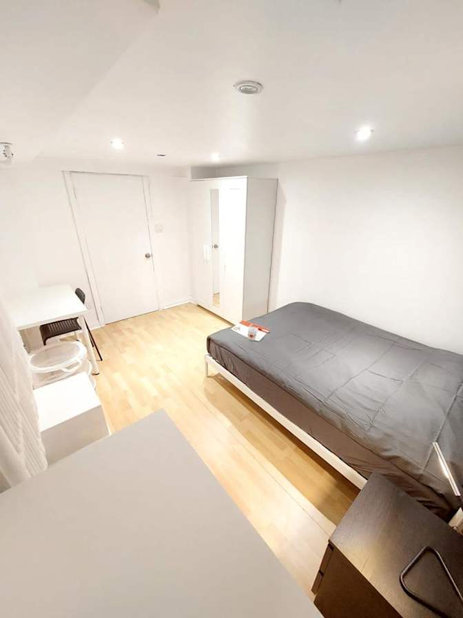 EKC Homestay Toronto's room