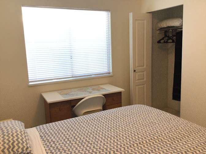 Cléo and Carl's room